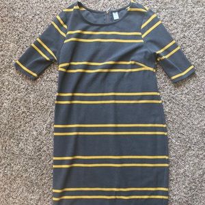 Old Navy woman’s maternity dress